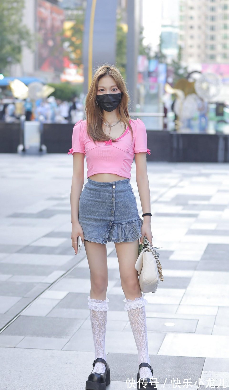 美女|非常有气质的微胖美女,连体裤时尚又美丽