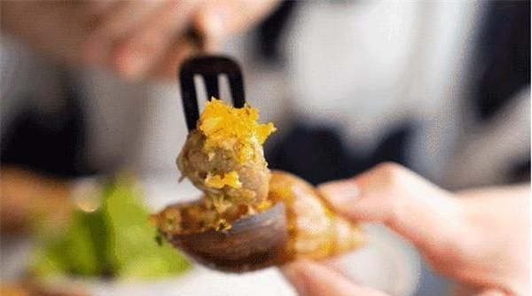 吃法式蜗牛,记住别向服务员要牙签,这种吃法是会被笑话的