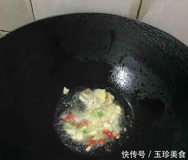 炒花甲怎么才能做出鲜味又没沙子?海边人教你正宗做法,巨赞!