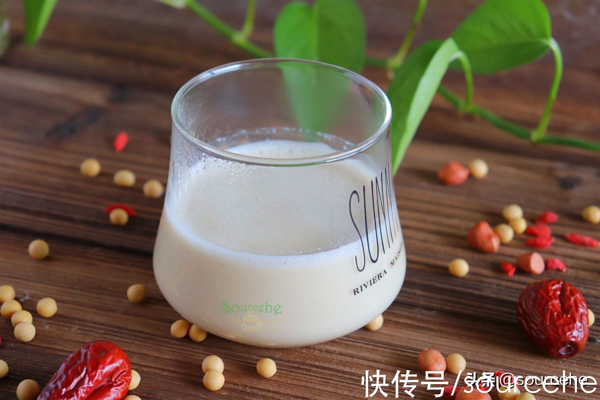 冬天煮豆浆别只放黄豆，多加3物，每天一杯，脸色红润气质绝佳