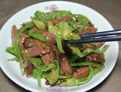 驴肉炒青椒怎么做好吃？三个窍门，鲜嫩可口美味下饭，简单又营养
