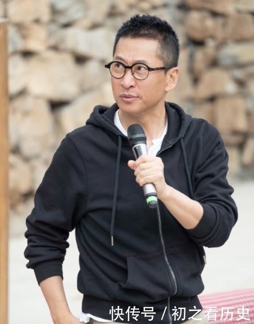 周杰伦 周杰牵手郭麒麟,合唱《还珠格格》主题曲,这个画面你真不能理解