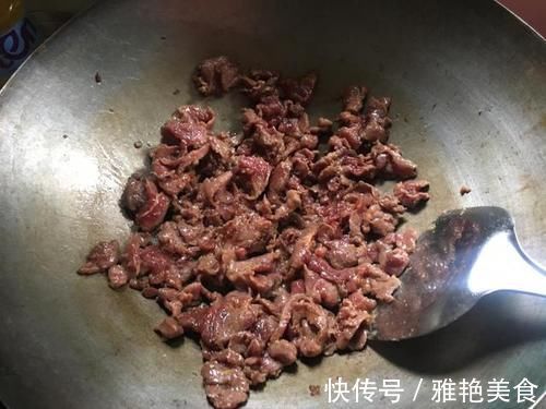 炒牛肉时，想要牛肉嫩滑又不老，只需加入1样东西，很多人都不懂