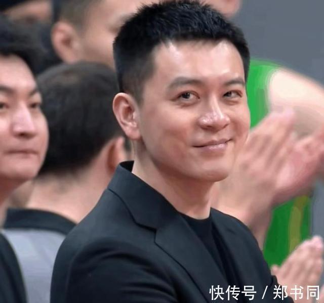 北京首钢|辽宁球迷致敬郭士强!杨鸣的表情都变了,首钢爆冷,杜锋压力山大