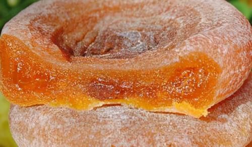 夏日|夏日35度太阳女性不想显老，多吃3种食物，延缓衰老，排毒养颜