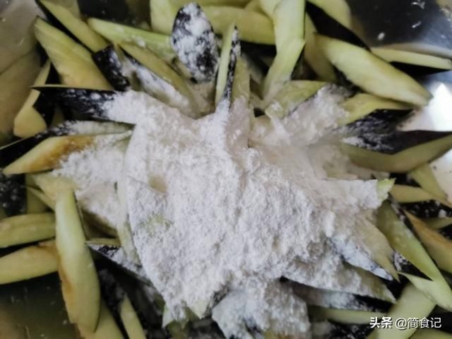 水煮鱼|茄子吃法那么多,我家就爱这种比水煮鱼还过瘾,每次上桌都吃光