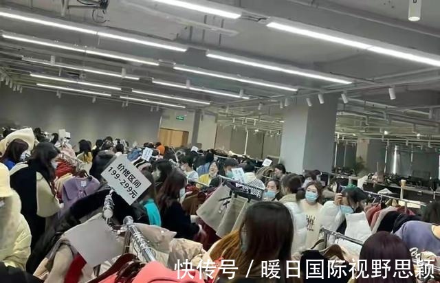 雪梨林珊珊|雪梨林珊珊逃税被罚后转型线下店,人满为患,这次会不会逃税呢