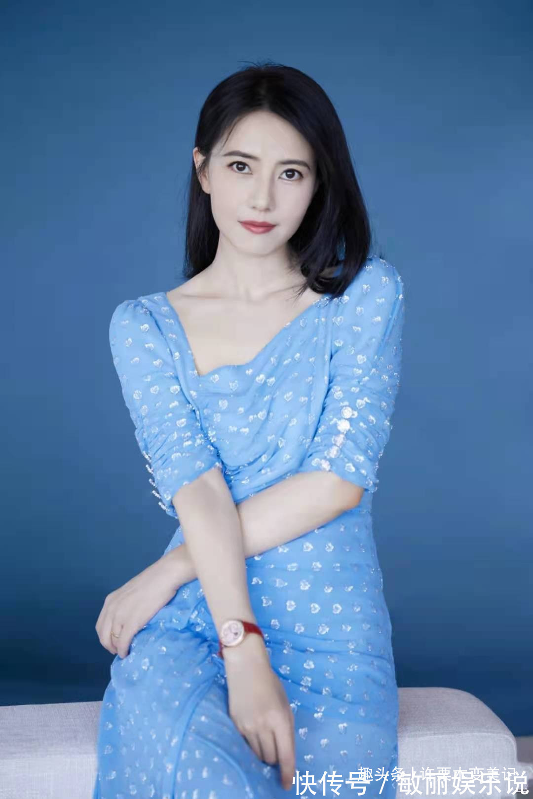 圆脸 女人过了45岁尽量别留长发、烫卷发!推荐这5款发型,太减龄