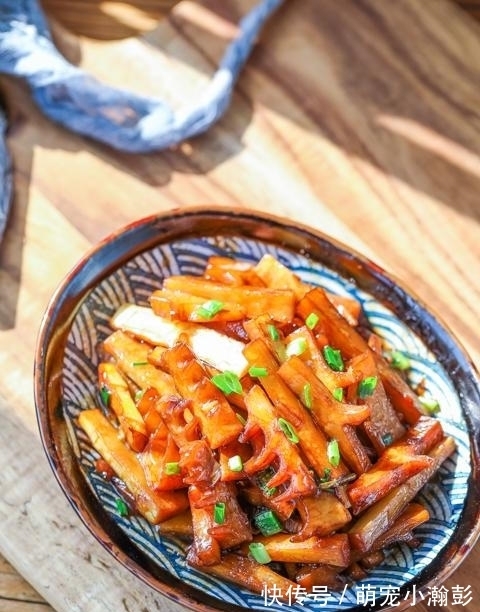 冬季特有的食材,20块钱一斤,吃一顿刮三天油,有条件女人要多吃