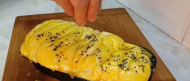 半斤红豆,1斤面粉,不用烤箱,教你做创意红豆包,比发糕还好吃