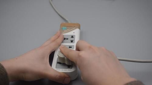 小妙招|插座很难插进去怎么办?教你一个实用小妙招,立马变得非常顺畅