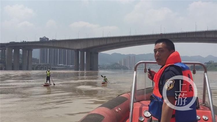 应急|“今天我们也过节！” 这支水上救援突击队 一半队员是“老兵”