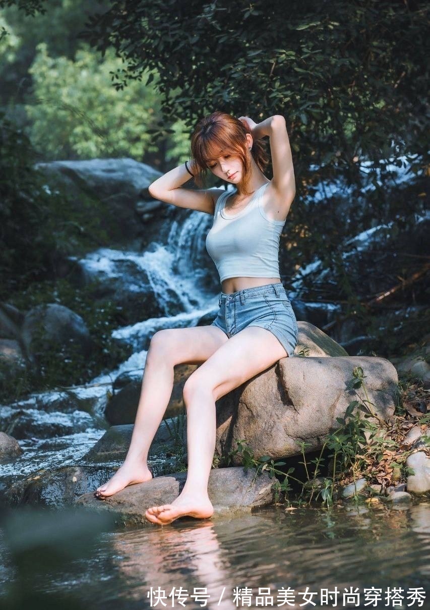 背心|说到小姐姐们最喜欢的穿搭单品,莫过于吊带的背心和牛仔短裤了