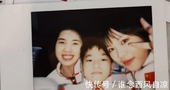 全紅嬋楊倩一同參加活動(dòng)，紅姐表情呆滯顯刻意，后臺(tái)合影太搞怪