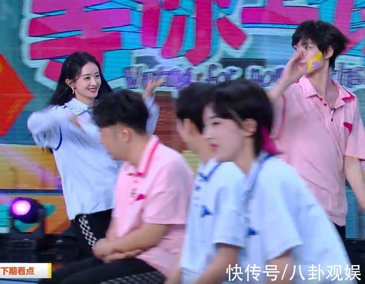 绅士|谢娜回归《快本》超热闹,丁程鑫戳赵丽颖脸蛋,手部细节暴露人品