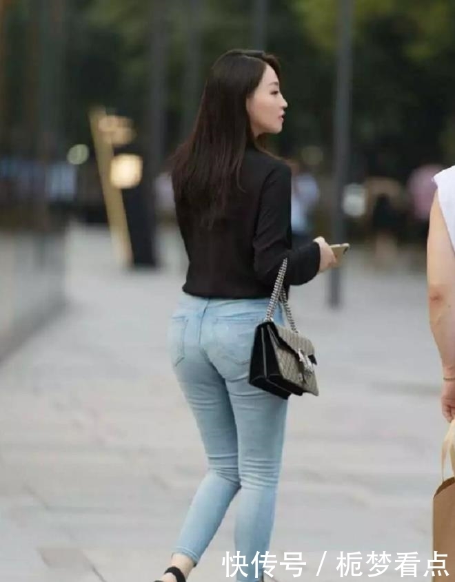 那一刻|街拍:回头那一刻我心醉了!小姐姐是我见过穿牛仔裤最性感的女孩