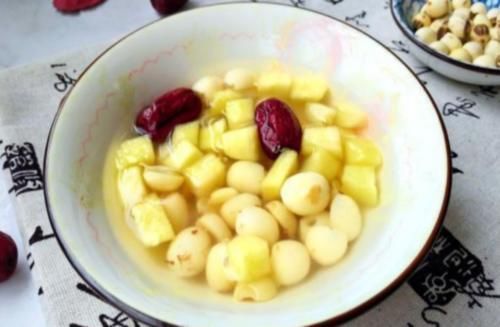 苹果|失眠最怕喝“这汤”,简单煮一煮,补血安神,一觉睡到大天亮