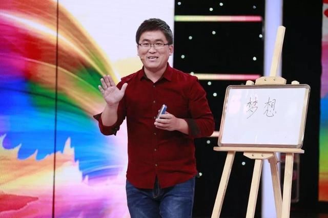 相亲类节目为何一火十年，女嘉宾大多助演，观众却偏偏喜爱.