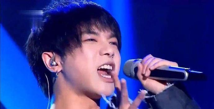 抛却那些公式化的舞台表现,华晨宇的真实唱功到底什么水平