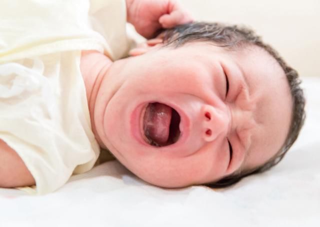 依恋感|小婴儿最爱的人是父母？错过重要的“依恋期”，孩子不跟爸妈亲