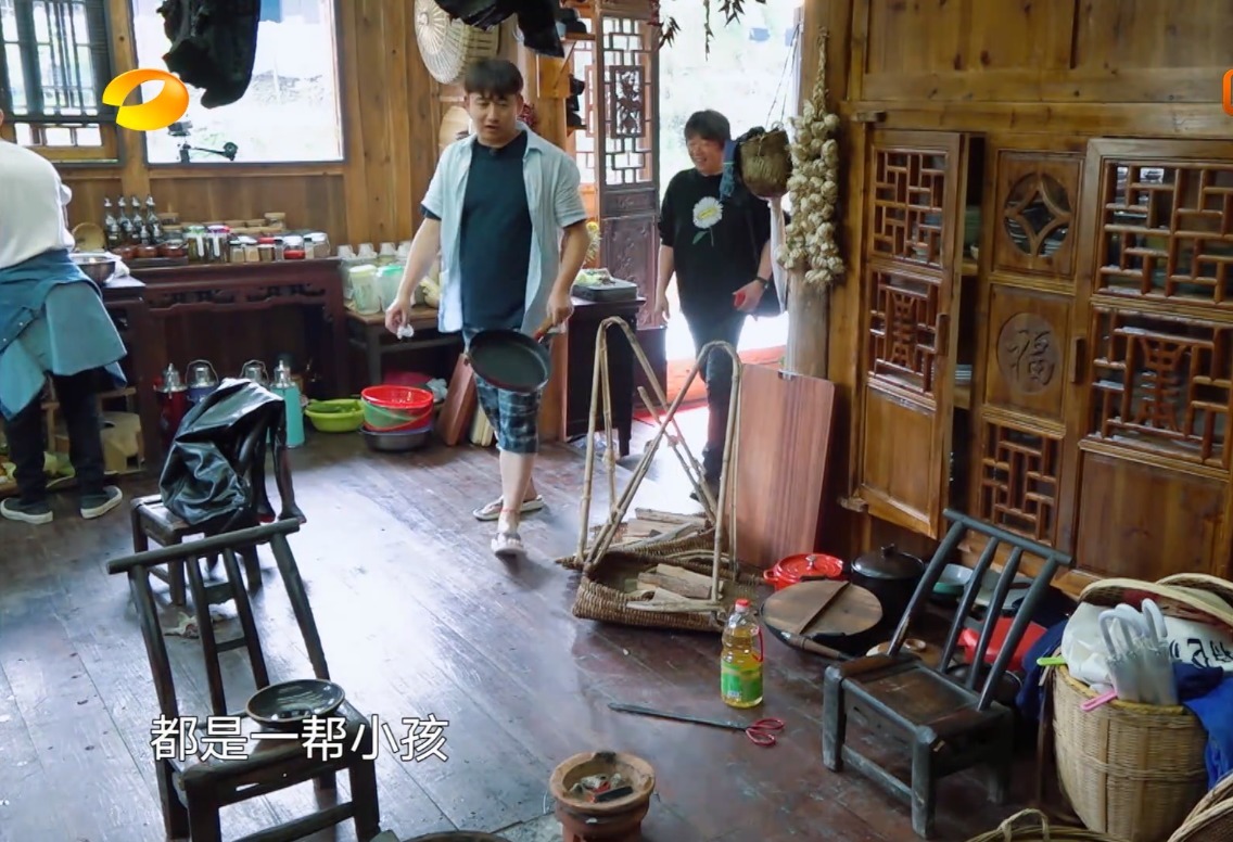 《向往3》强行塞新人,黄磊2次表达不满,连何炅都面露疲态