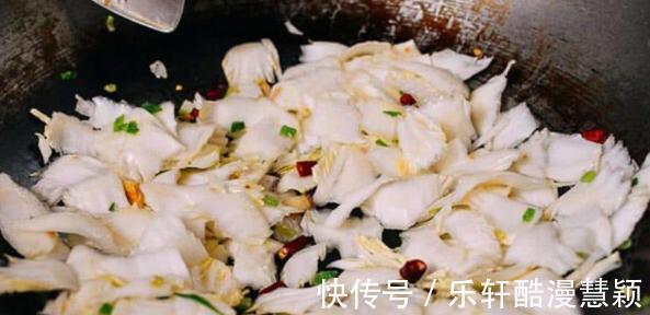 大白菜|炒大白菜的做法，技巧很简单，相信你用得上，跟着步骤做一份尝尝