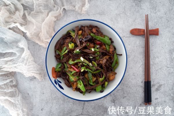 青椒丝|干锅茶树菇（肉多多版）要美味，还是得这样吃才满足