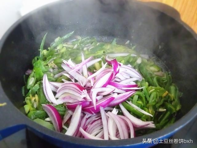 豆角丝|8月，这菜要常吃，营养价值很特别，适合秋补，这么做美味又低卡