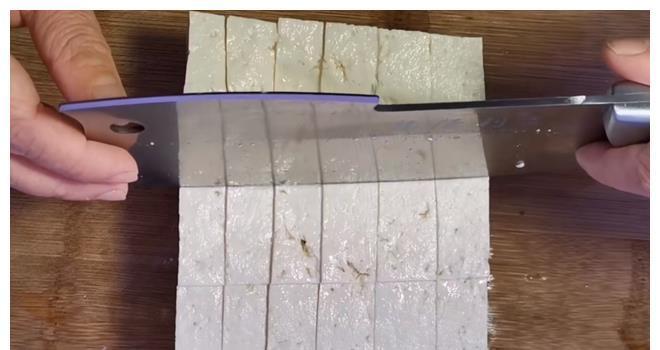 豆腐|豆腐里加4块臭豆腐,不炒也不炖,连吃一个月也吃不腻,太好吃了