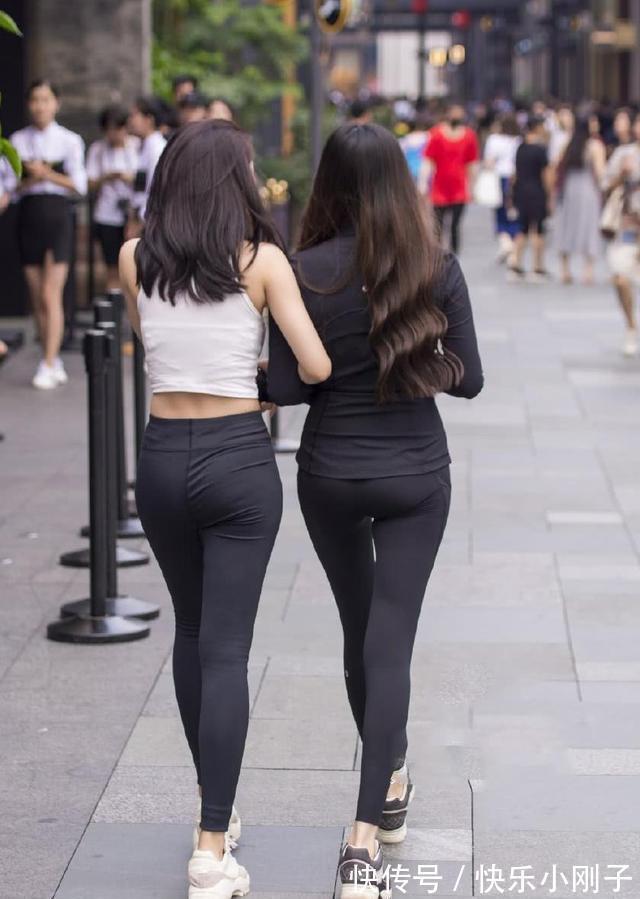 穿搭 打底裤的穿搭个性中彰显时尚,尽显潮流风范