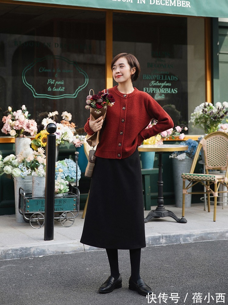 百褶半身裙|奔三奔四的女性少穿牛仔裤,试试这几条半身裙,高级优雅还显腿长