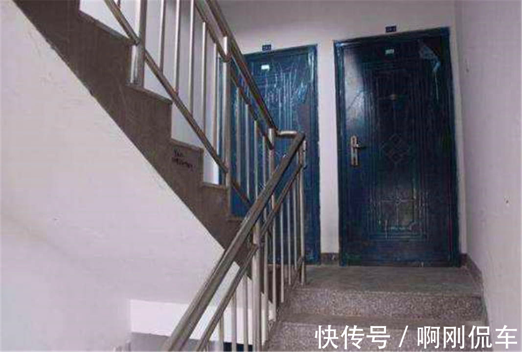 高楼层|买房时,“楼梯房”和“电梯房”哪个更划算?看看聪明人怎么做