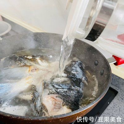 #福气年夜菜#汤鲜味美的鱼头豆腐汤