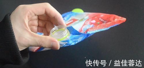 洗衣粉上套个塑料瓶，这个用途太厉害了，要是早点知道就好了