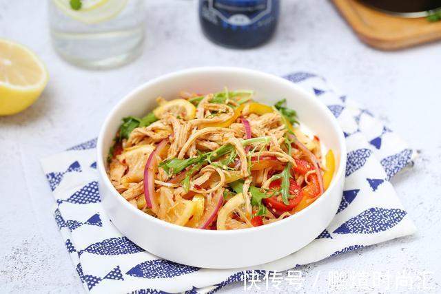 辛墨墨|鸡胸肉拌着吃，爽口开胃清香无比，高蛋白低脂肪减肥期也毫无负担