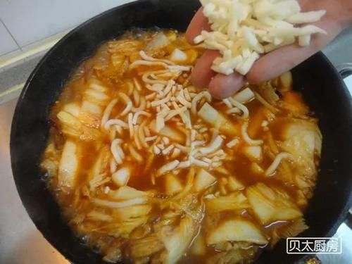 一人食的小火锅，每天都要不一样的好吃味，全身暖暖的！