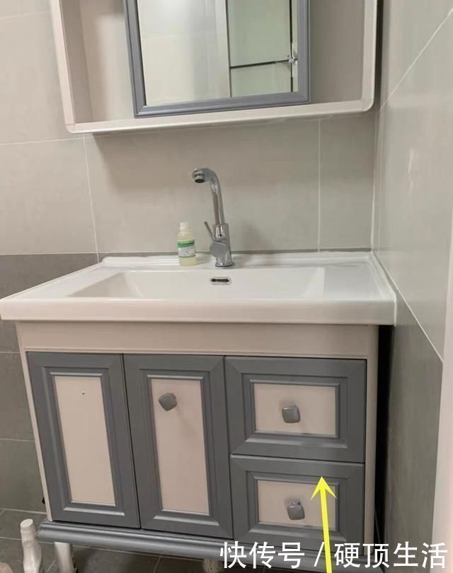 太空铝|浴室柜选橡木还是太空铝的好?比较一下才知道,还是这种更实用