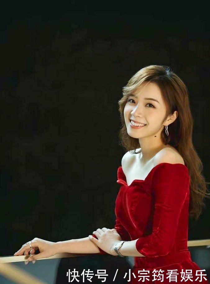 让本人|举手投足都透漏着高贵的气息,穿出轻熟的美