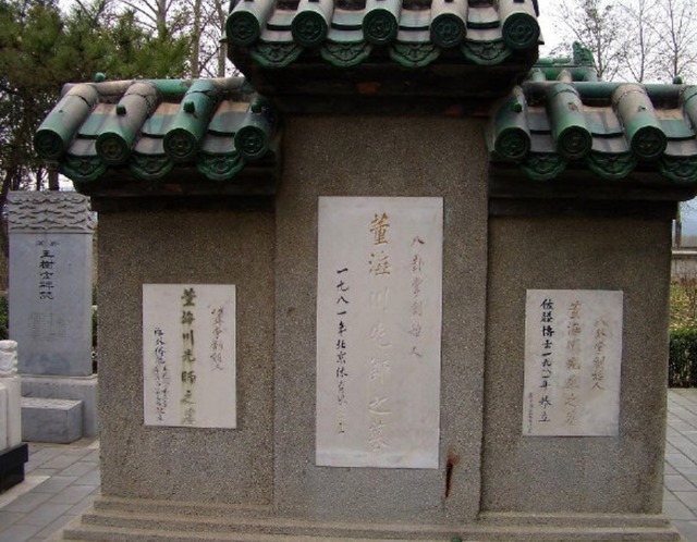 八卦掌#有一位清朝武术家,后人竟给他立了三块碑,可人们都说:名至实归