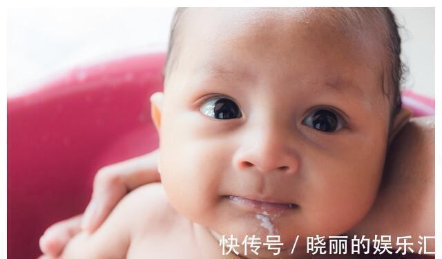 奶瓣|母乳的孩子不能额外喝水吗?常规不用,遇到这类情况就得给水喝了