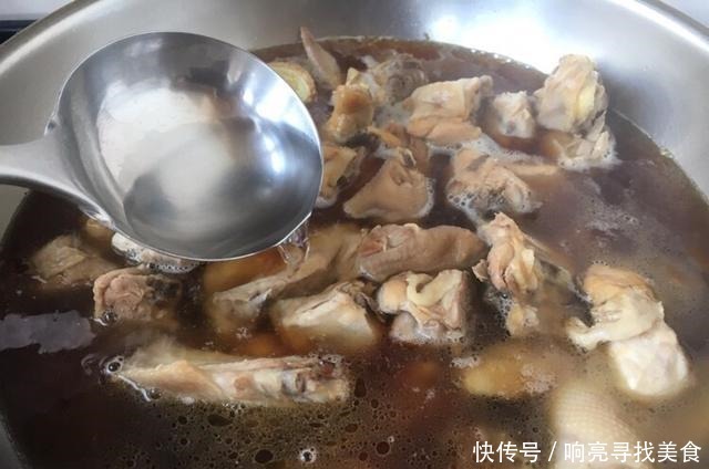 蘑菇|东北八大炖之一小鸡炖蘑菇,肉质鲜嫩,汤汁浓厚鲜美,好吃到晕