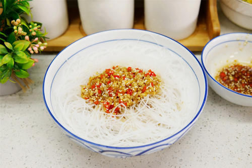 花甲|年夜饭的压轴菜，几样简单一蒸，“花团锦簇”端上桌，团圆又喜庆