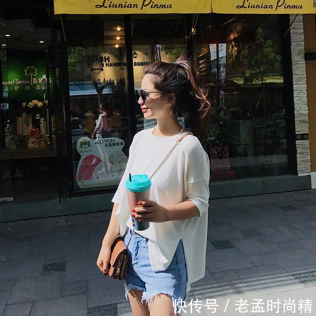 宽松 白色T恤,简单而不缺乏轮廓,考验妹子们的穿衣功力