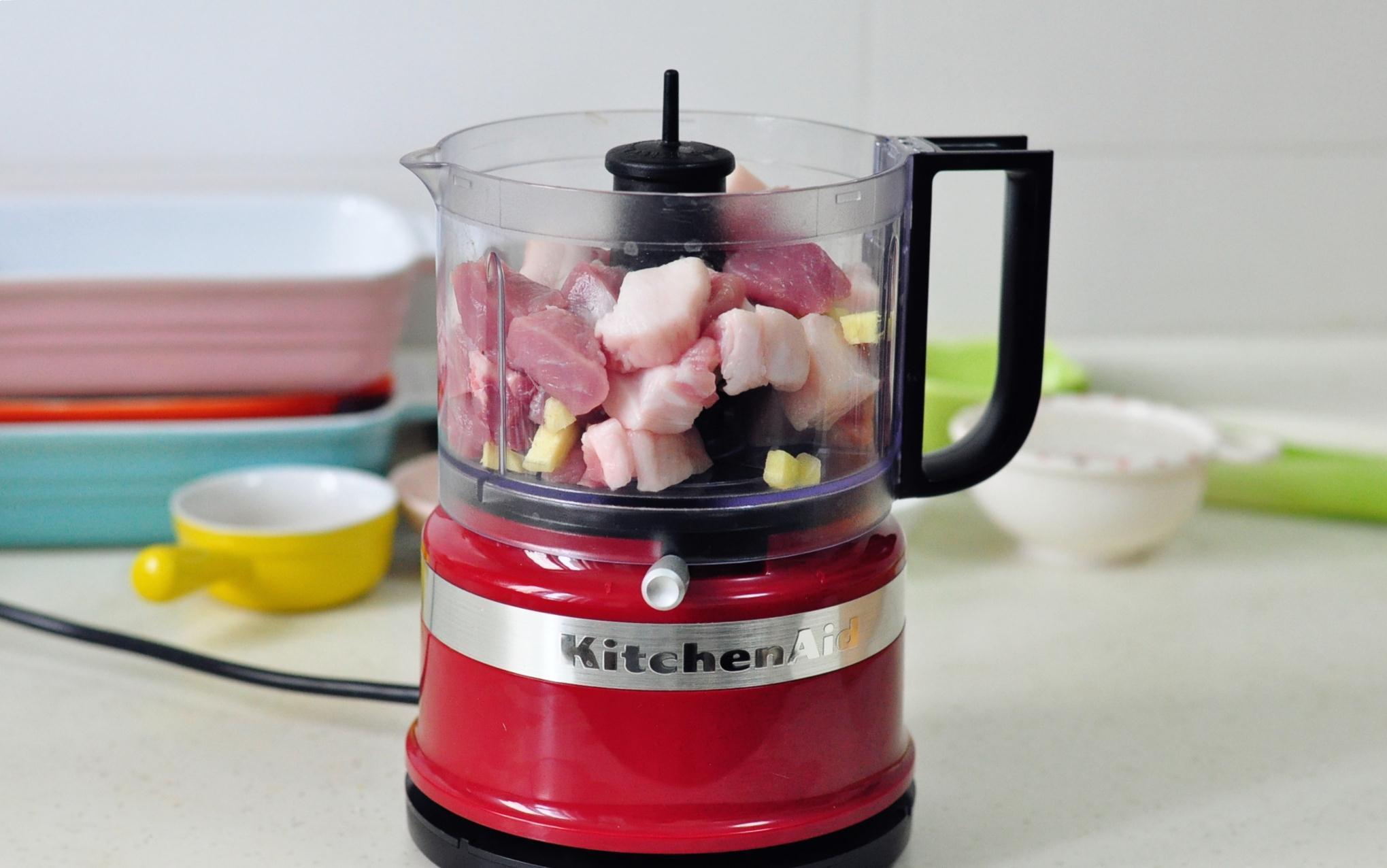 皮软馅嫩的小笼包,一口一个超满足,蒸一锅也不够吃