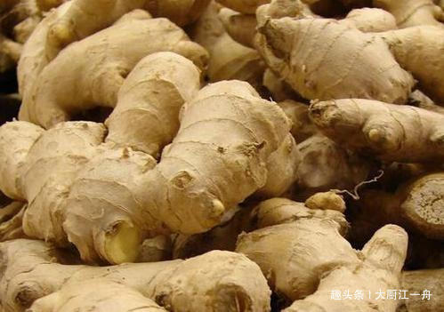 表面|买生姜,并不是越光滑的越好,学会这几点,挑选的生姜新鲜又耐放
