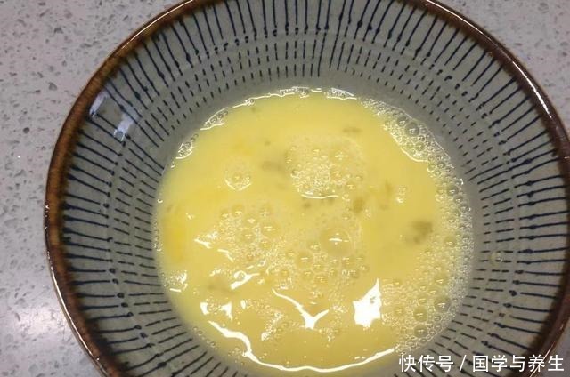我常用鸡蛋给孩子做这早餐,咸香松软,补充营养,5分钟就搞定