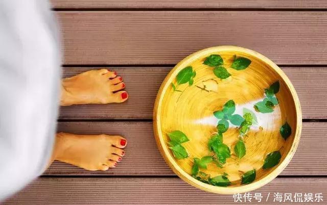 夏天泡脚，养生效果杠杠的！只需5分钟，祛湿又助眠
