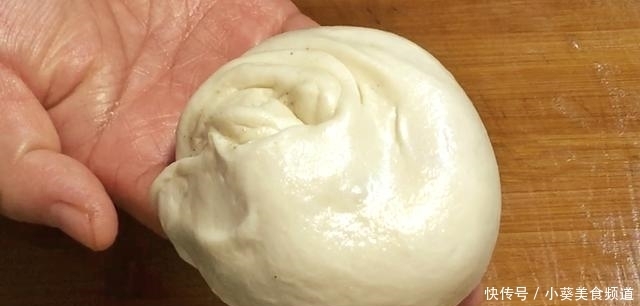 奶奶用了一辈子的烙饼做法,外酥里软,凉了不硬,比外面卖的好吃