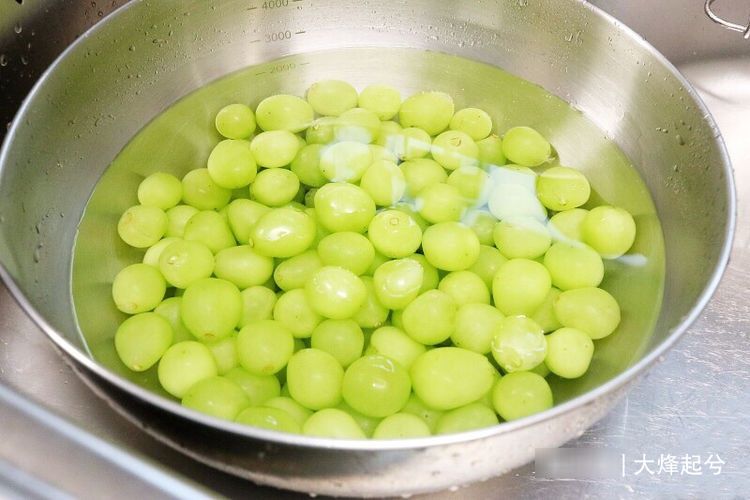 冬天葡萄的保存方法，放2，吃时还和新鲜的一样