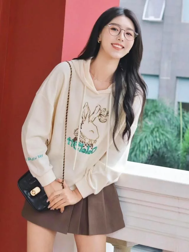 精致大气的女人:穿基础色和基础款衣服,轻松提升气质变得洋气13 精致大气的女人:穿基础色和基础款衣服,轻松提升气质变得洋气